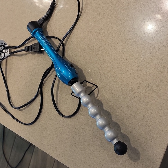 Bed Head TIGI Rock N Roller Works Great Preowned Long Cord Heats Quickly - Picture 2 of 8